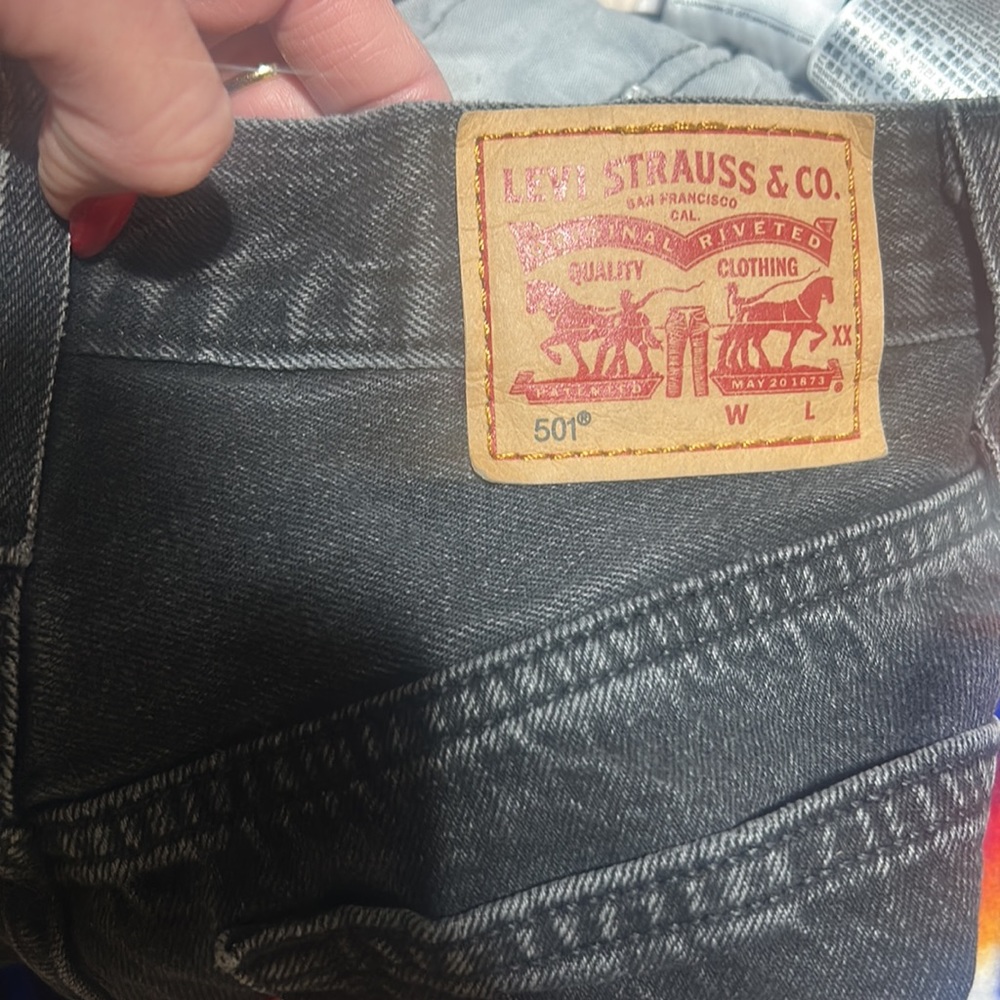 Perfect condition  Levi short - Picture 3 of 4